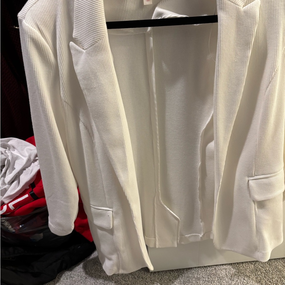 Riley & Rae Classic White Blazer